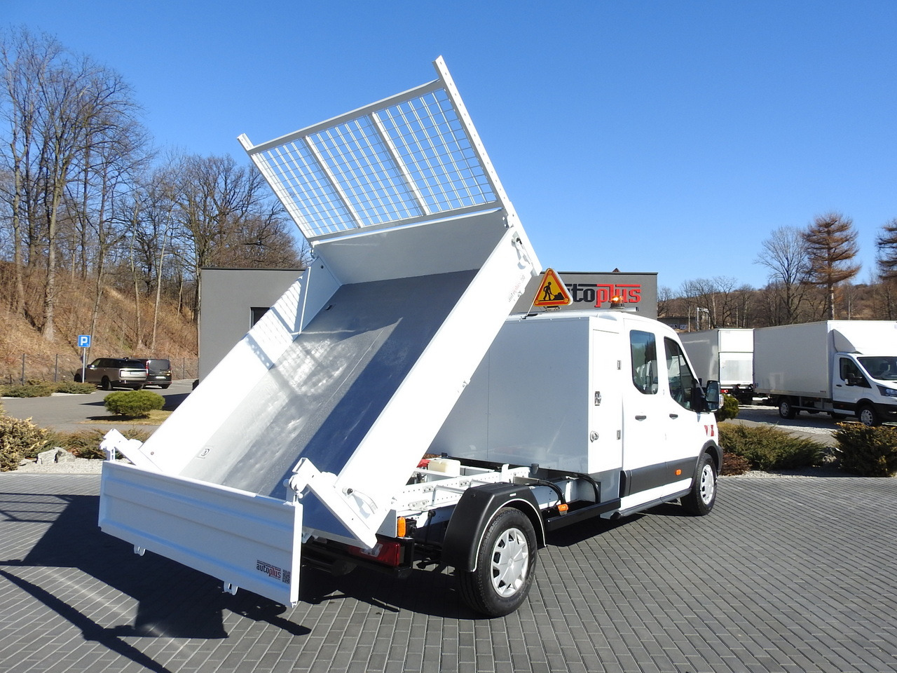 FORD TRANSIT TIPPER DOUBLE CABIN DOKA 6 SEATS CRUISE CONTROL AIR CONDITIONING 130HP - Kipper bestelwagen: afbeelding 3 FORD TRANSIT TIPPER DOUBLE CABIN DOKA 6 SEATS CRUISE CONTROL AIR CONDITIONING 130HP - Kipper bestelwagen: afbeelding 3