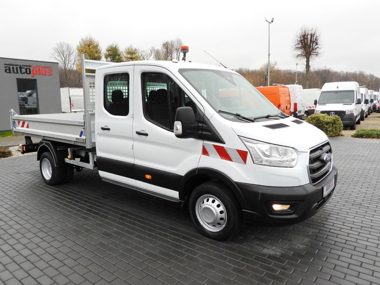FORD TRANSIT TIPPER DOUBLE CABIN DOKA 6 SEATS CRUISE CONTROL LED LIGHTS TWIN WHEELS AIR CONDITIONING 170HP - Kipper bestelwagen: afbeelding 4 FORD TRANSIT TIPPER DOUBLE CABIN DOKA 6 SEATS CRUISE CONTROL LED LIGHTS TWIN WHEELS AIR CONDITIONING 170HP - Kipper bestelwagen: afbeelding 4