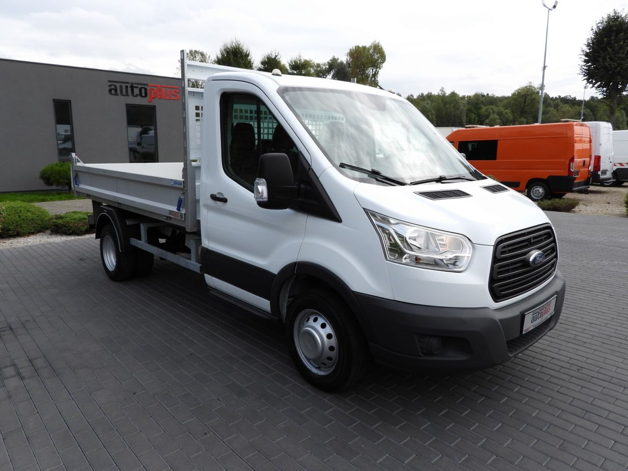 FORD TRANSIT TIPPER TWIN WHEELS 155HP - Kipper bestelwagen: afbeelding 4 FORD TRANSIT TIPPER TWIN WHEELS 155HP - Kipper bestelwagen: afbeelding 4