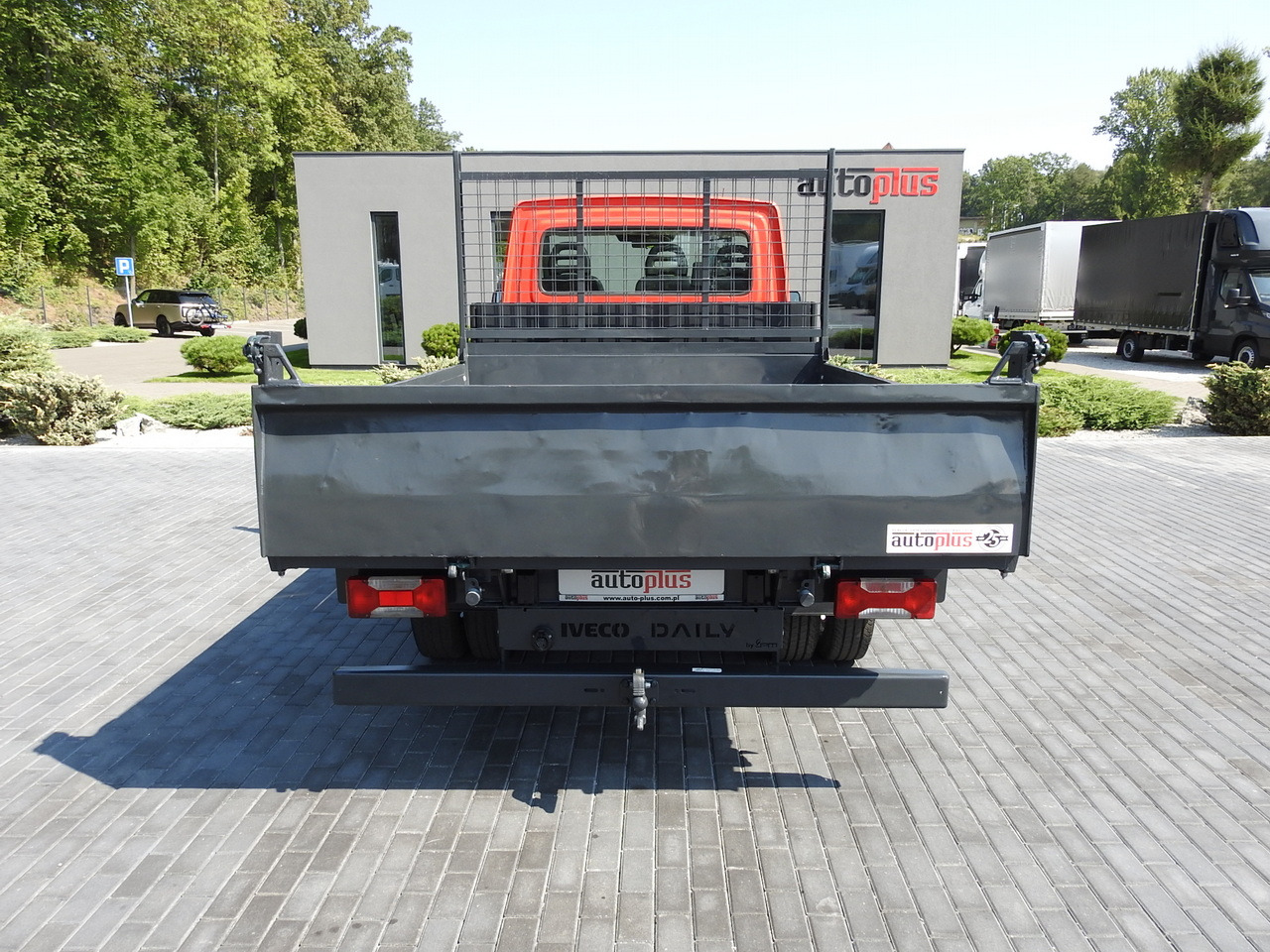 Leasing IVECO DAILY 35C13 TIPPER CRUISE CONTROL AIR CONDITIONING TWIN WHEELS 130HP IVECO DAILY 35C13 TIPPER CRUISE CONTROL AIR CONDITIONING TWIN WHEELS 130HP: afbeelding 10 Leasing IVECO DAILY 35C13 TIPPER CRUISE CONTROL AIR CONDITIONING TWIN WHEELS 130HP IVECO DAILY 35C13 TIPPER CRUISE CONTROL AIR CONDITIONING TWIN WHEELS 130HP: afbeelding 10