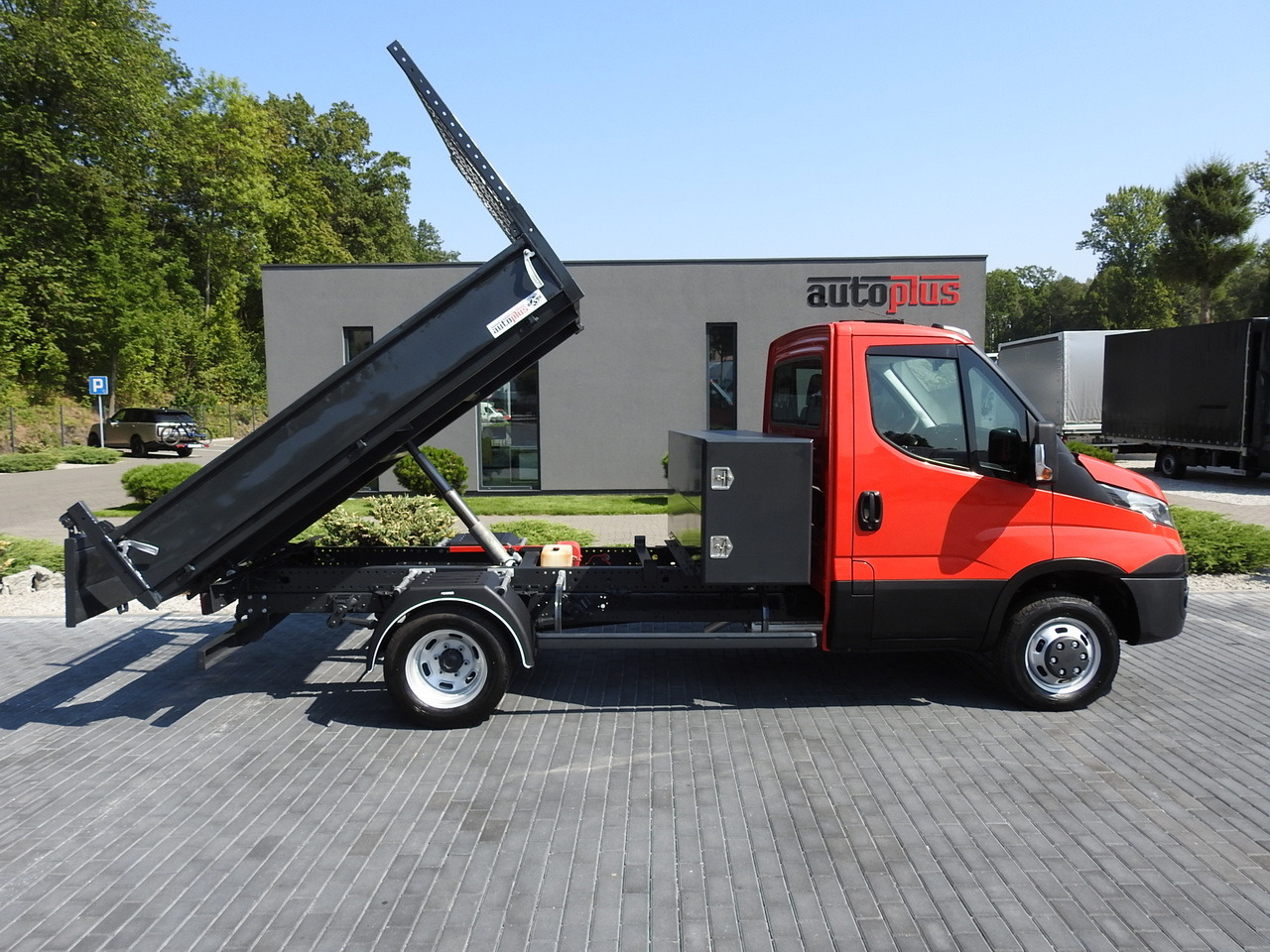 Leasing IVECO DAILY 35C13 TIPPER CRUISE CONTROL AIR CONDITIONING TWIN WHEELS 130HP IVECO DAILY 35C13 TIPPER CRUISE CONTROL AIR CONDITIONING TWIN WHEELS 130HP: afbeelding 8 Leasing IVECO DAILY 35C13 TIPPER CRUISE CONTROL AIR CONDITIONING TWIN WHEELS 130HP IVECO DAILY 35C13 TIPPER CRUISE CONTROL AIR CONDITIONING TWIN WHEELS 130HP: afbeelding 8