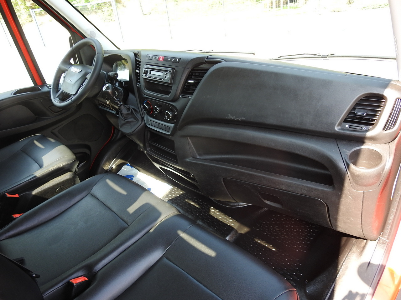 Leasing IVECO DAILY 35C13 TIPPER CRUISE CONTROL AIR CONDITIONING TWIN WHEELS 130HP IVECO DAILY 35C13 TIPPER CRUISE CONTROL AIR CONDITIONING TWIN WHEELS 130HP: afbeelding 39 Leasing IVECO DAILY 35C13 TIPPER CRUISE CONTROL AIR CONDITIONING TWIN WHEELS 130HP IVECO DAILY 35C13 TIPPER CRUISE CONTROL AIR CONDITIONING TWIN WHEELS 130HP: afbeelding 39