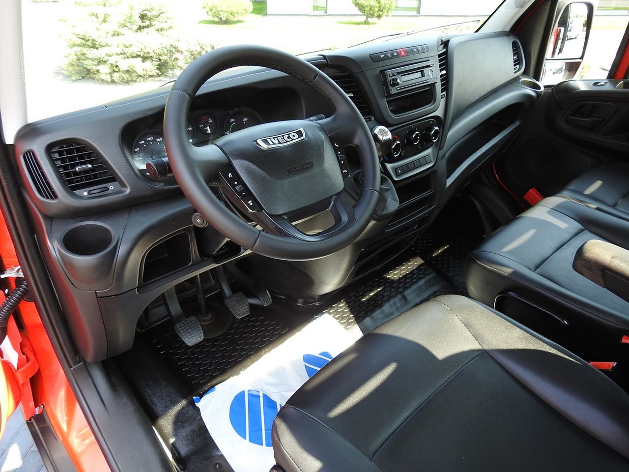 IVECO DAILY 35C13 TIPPER CRUISE CONTROL AIR CONDITIONING TWIN WHEELS 130HP - Kipper bestelwagen: afbeelding 2 IVECO DAILY 35C13 TIPPER CRUISE CONTROL AIR CONDITIONING TWIN WHEELS 130HP - Kipper bestelwagen: afbeelding 2