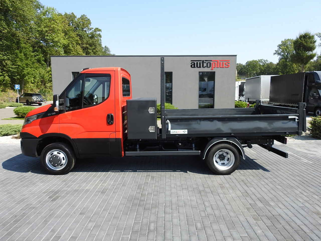 Leasing IVECO DAILY 35C13 TIPPER CRUISE CONTROL AIR CONDITIONING TWIN WHEELS 130HP IVECO DAILY 35C13 TIPPER CRUISE CONTROL AIR CONDITIONING TWIN WHEELS 130HP: afbeelding 7 Leasing IVECO DAILY 35C13 TIPPER CRUISE CONTROL AIR CONDITIONING TWIN WHEELS 130HP IVECO DAILY 35C13 TIPPER CRUISE CONTROL AIR CONDITIONING TWIN WHEELS 130HP: afbeelding 7
