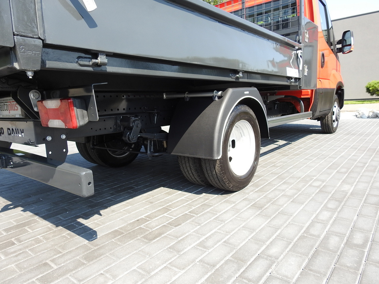 Leasing IVECO DAILY 35C13 TIPPER CRUISE CONTROL AIR CONDITIONING TWIN WHEELS 130HP IVECO DAILY 35C13 TIPPER CRUISE CONTROL AIR CONDITIONING TWIN WHEELS 130HP: afbeelding 17 Leasing IVECO DAILY 35C13 TIPPER CRUISE CONTROL AIR CONDITIONING TWIN WHEELS 130HP IVECO DAILY 35C13 TIPPER CRUISE CONTROL AIR CONDITIONING TWIN WHEELS 130HP: afbeelding 17