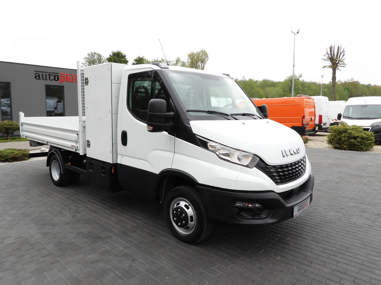 IVECO DAILY 35C14 TIPPER CRUISE CONTROL TWIN WHEELS 140HP - Kipper bestelwagen: afbeelding 4 IVECO DAILY 35C14 TIPPER CRUISE CONTROL TWIN WHEELS 140HP - Kipper bestelwagen: afbeelding 4