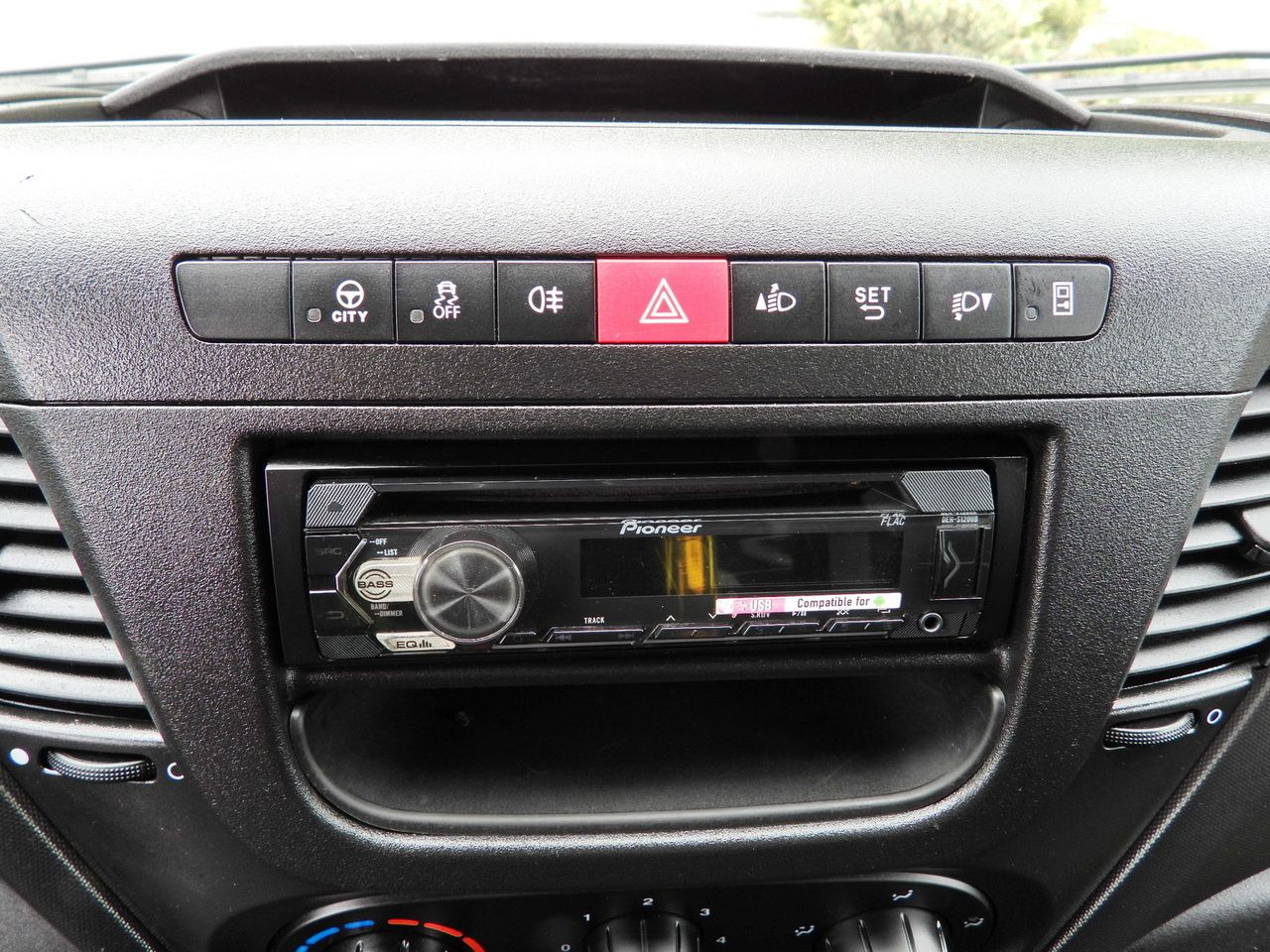 Kipper bestelwagen IVECO DAILY 35C14 TIPPER CRUISE CONTROL TWIN WHEELS  140HP: afbeelding 35 Kipper bestelwagen IVECO DAILY 35C14 TIPPER CRUISE CONTROL TWIN WHEELS  140HP: afbeelding 35