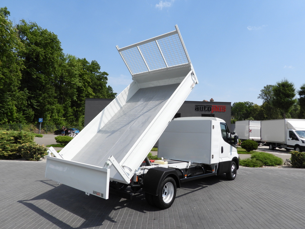 IVECO DAILY 35C15 TIPPER CRUISE CONTROL TWIN WHEELS AIR CONDITIONING 150HP - Kipper bestelwagen: afbeelding 3 IVECO DAILY 35C15 TIPPER CRUISE CONTROL TWIN WHEELS AIR CONDITIONING 150HP - Kipper bestelwagen: afbeelding 3