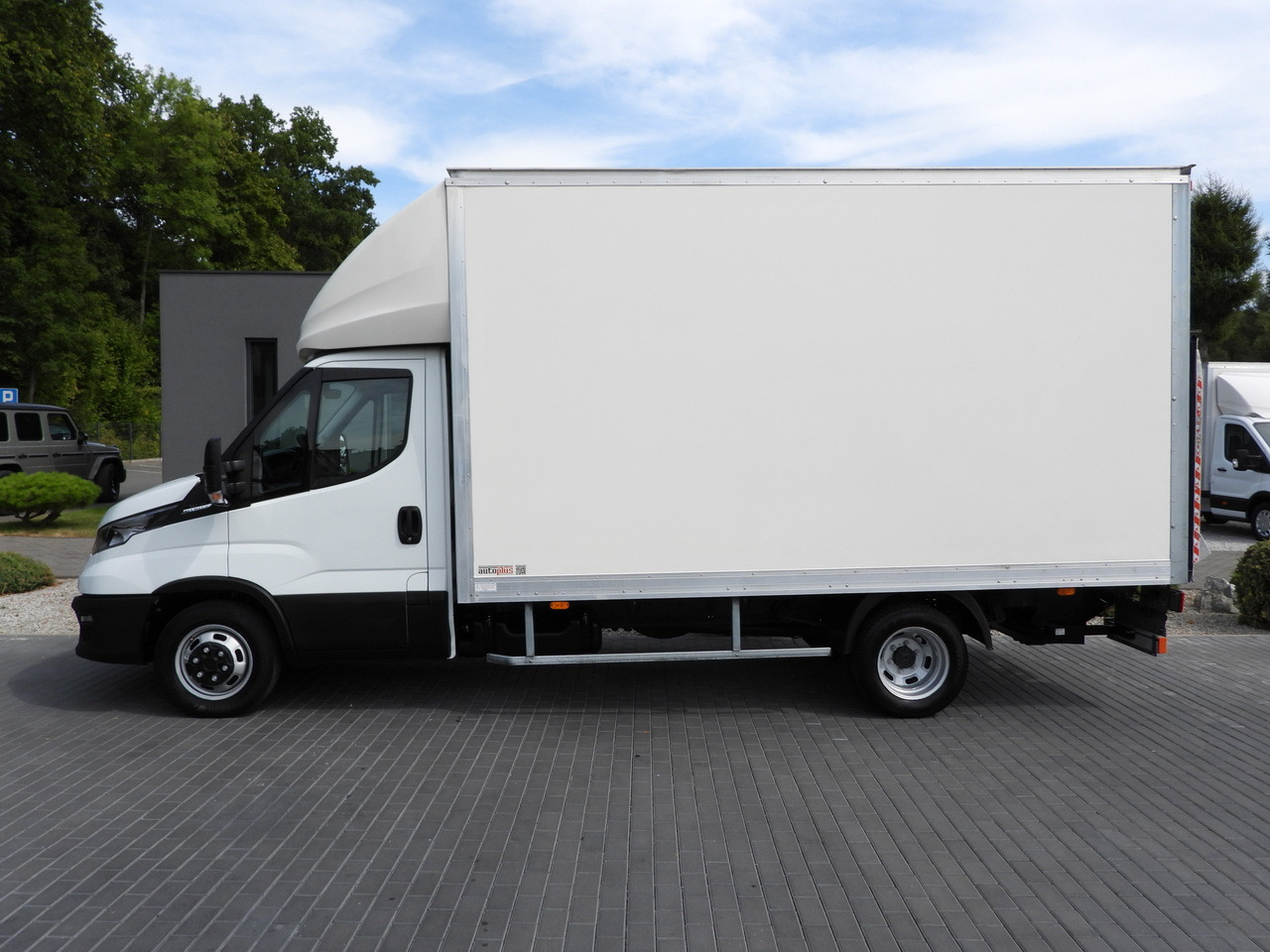 Leasing IVECO DAILY 35C16 BOX LIFT 8 PALLETS CRUISE CONTROL AUTOMATIC TRANSMISSION HI-MATIC TWIN WHEELS AIR CONDITIONING  160HP IVECO DAILY 35C16 BOX LIFT 8 PALLETS CRUISE CONTROL AUTOMATIC TRANSMISSION HI-MATIC TWIN WHEELS AIR CONDITIONING  160HP: afbeelding 8