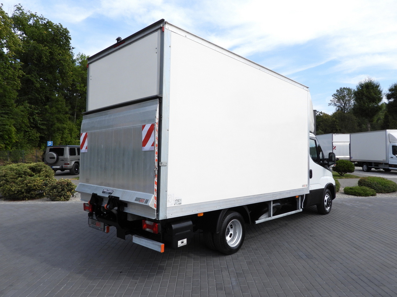 IVECO DAILY 35C16 BOX LIFT 8 PALLETS CRUISE CONTROL AUTOMATIC TRANSMISSION HI-MATIC TWIN WHEELS AIR CONDITIONING 160HP - Bestelwagen gesloten laadbak: afbeelding 3 IVECO DAILY 35C16 BOX LIFT 8 PALLETS CRUISE CONTROL AUTOMATIC TRANSMISSION HI-MATIC TWIN WHEELS AIR CONDITIONING 160HP - Bestelwagen gesloten laadbak: afbeelding 3