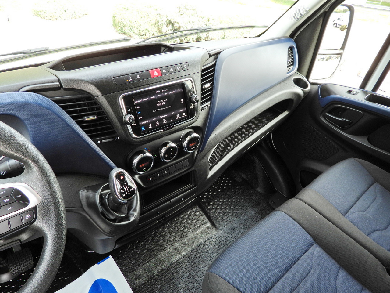 Leasing IVECO DAILY 35C16 BOX LIFT 8 PALLETS CRUISE CONTROL AUTOMATIC TRANSMISSION HI-MATIC TWIN WHEELS AIR CONDITIONING  160HP IVECO DAILY 35C16 BOX LIFT 8 PALLETS CRUISE CONTROL AUTOMATIC TRANSMISSION HI-MATIC TWIN WHEELS AIR CONDITIONING  160HP: afbeelding 32