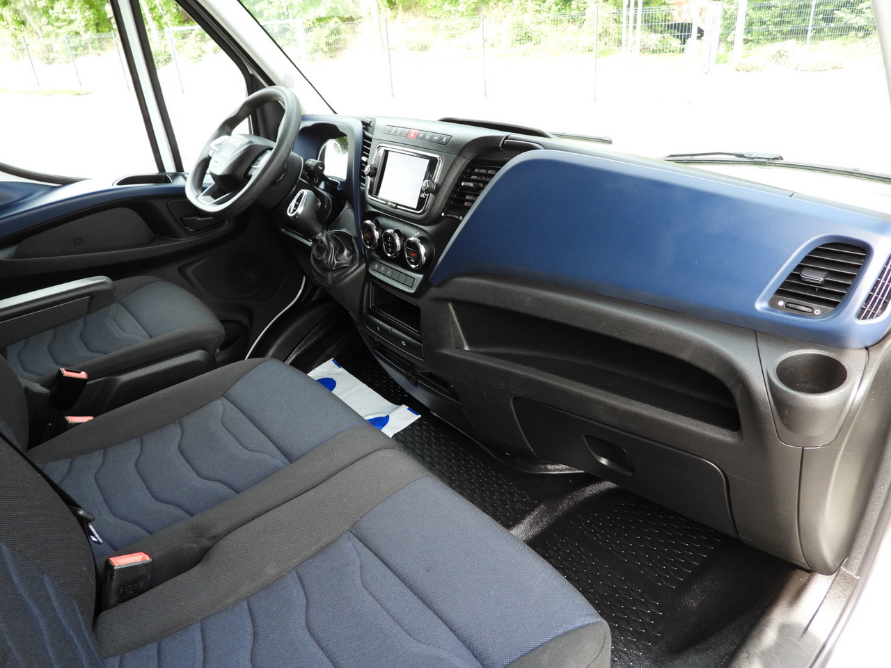 Leasing IVECO DAILY 35C16 BOX LIFT 8 PALLETS CRUISE CONTROL AUTOMATIC TRANSMISSION HI-MATIC TWIN WHEELS AIR CONDITIONING  160HP IVECO DAILY 35C16 BOX LIFT 8 PALLETS CRUISE CONTROL AUTOMATIC TRANSMISSION HI-MATIC TWIN WHEELS AIR CONDITIONING  160HP: afbeelding 42