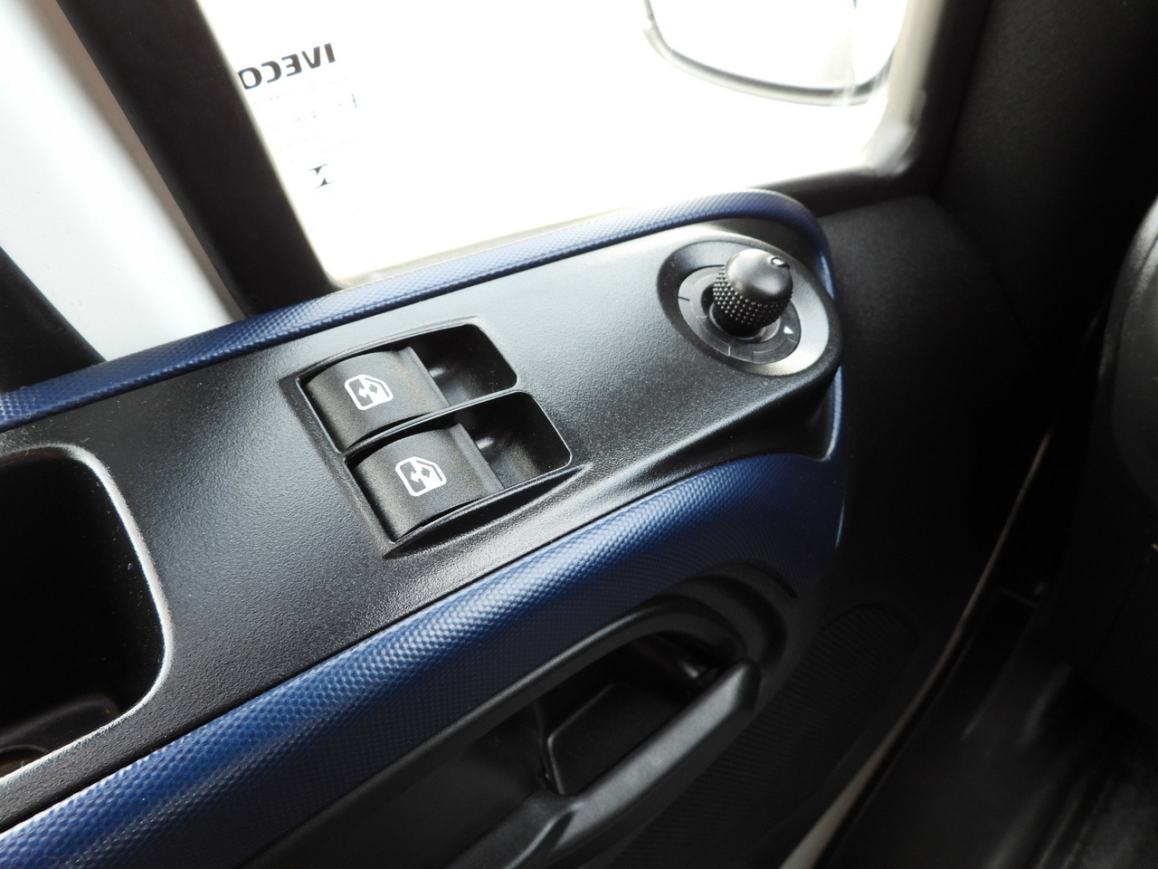 Leasing IVECO DAILY 35C16 BOX LIFT 8 PALLETS CRUISE CONTROL AUTOMATIC TRANSMISSION HI-MATIC TWIN WHEELS AIR CONDITIONING  160HP IVECO DAILY 35C16 BOX LIFT 8 PALLETS CRUISE CONTROL AUTOMATIC TRANSMISSION HI-MATIC TWIN WHEELS AIR CONDITIONING  160HP: afbeelding 27