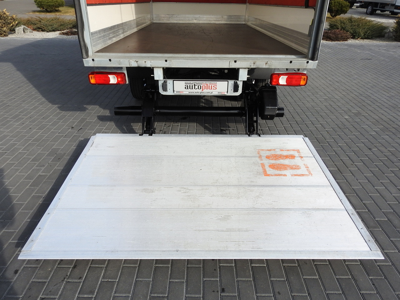 Bestelwagen gesloten laadbak IVECO DAILY 35C16 BOX LIFT 8 PALLETS CRUISE CONTROL TWIN WHEELS AIR CONDITIONING 160HP: afbeelding 21 Bestelwagen gesloten laadbak IVECO DAILY 35C16 BOX LIFT 8 PALLETS CRUISE CONTROL TWIN WHEELS AIR CONDITIONING 160HP: afbeelding 21