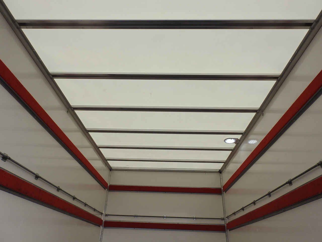 Bestelwagen gesloten laadbak IVECO DAILY 35C16 BOX LIFT 8 PALLETS CRUISE CONTROL TWIN WHEELS AIR CONDITIONING 160HP: afbeelding 22 Bestelwagen gesloten laadbak IVECO DAILY 35C16 BOX LIFT 8 PALLETS CRUISE CONTROL TWIN WHEELS AIR CONDITIONING 160HP: afbeelding 22