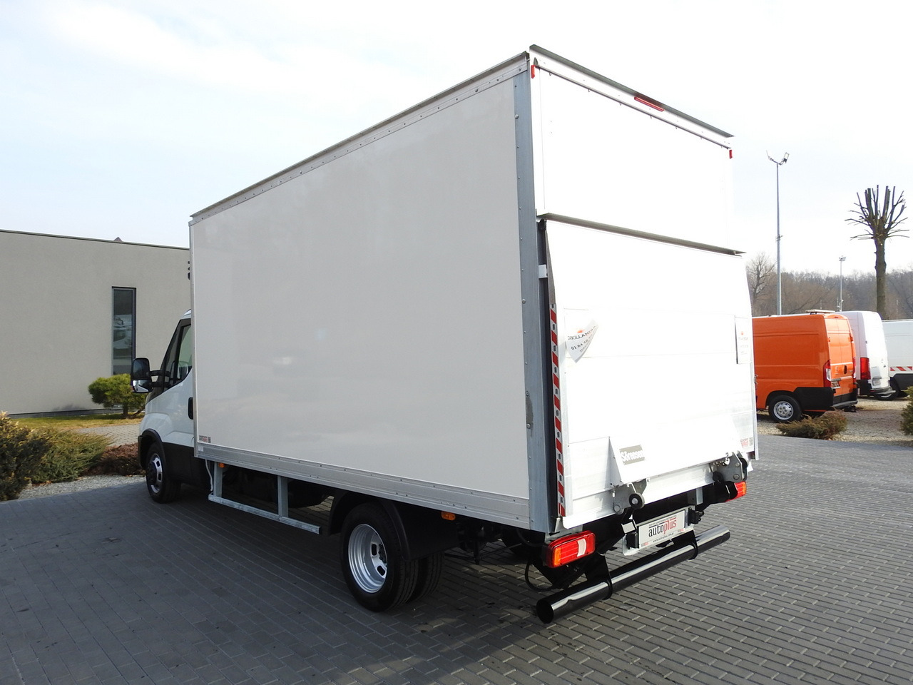 Bestelwagen gesloten laadbak IVECO DAILY 35C16 BOX LIFT 8 PALLETS CRUISE CONTROL TWIN WHEELS AIR CONDITIONING 160HP: afbeelding 9 Bestelwagen gesloten laadbak IVECO DAILY 35C16 BOX LIFT 8 PALLETS CRUISE CONTROL TWIN WHEELS AIR CONDITIONING 160HP: afbeelding 9