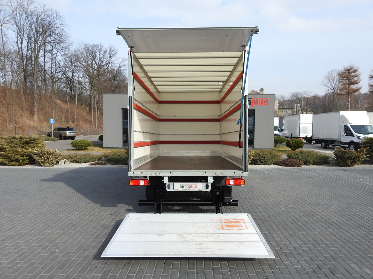 Bestelwagen gesloten laadbak IVECO DAILY 35C16 BOX LIFT 8 PALLETS CRUISE CONTROL TWIN WHEELS AIR CONDITIONING 160HP: afbeelding 11 Bestelwagen gesloten laadbak IVECO DAILY 35C16 BOX LIFT 8 PALLETS CRUISE CONTROL TWIN WHEELS AIR CONDITIONING 160HP: afbeelding 11