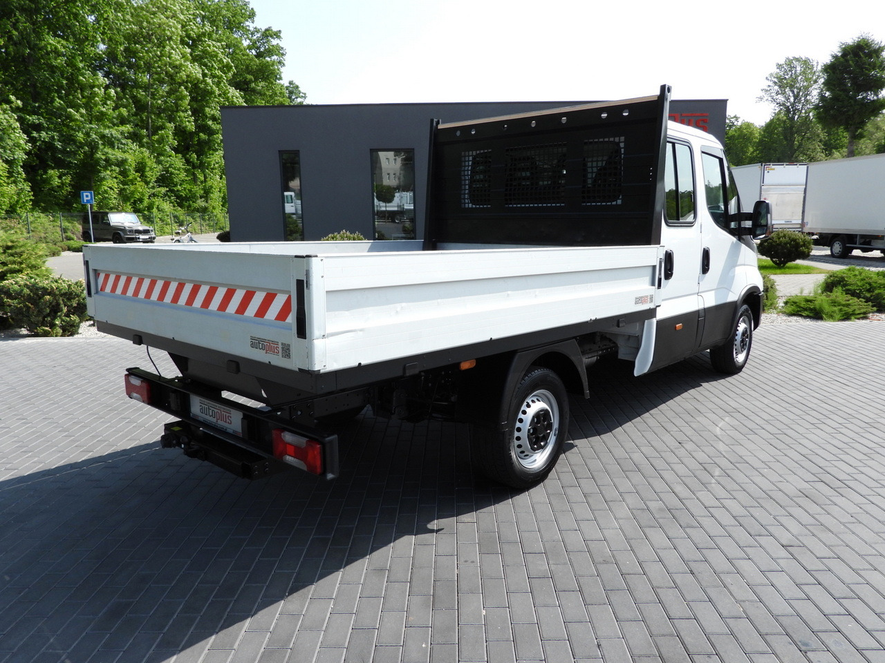 IVECO DAILY 35S12 STAKE BODY DOUBLE CABIN DOKA 7 SEATS AIR CONDITIONING 120HP - Bestelwagen met dubbele cabine: afbeelding 3 IVECO DAILY 35S12 STAKE BODY DOUBLE CABIN DOKA 7 SEATS AIR CONDITIONING 120HP - Bestelwagen met dubbele cabine: afbeelding 3