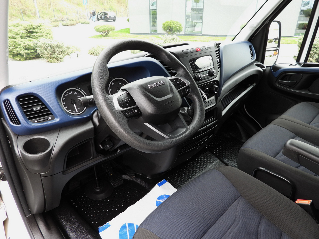 IVECO DAILY 35S14 REFRIGERATOR VAN 0*C POWER SUPPLY 230V CRUISE CONTROL AUTOMATIC TRANSMISSION HI-MATIC AIR CONDITIONING 140HP - Koelwagen: afbeelding 2 IVECO DAILY 35S14 REFRIGERATOR VAN 0*C POWER SUPPLY 230V CRUISE CONTROL AUTOMATIC TRANSMISSION HI-MATIC AIR CONDITIONING 140HP - Koelwagen: afbeelding 2