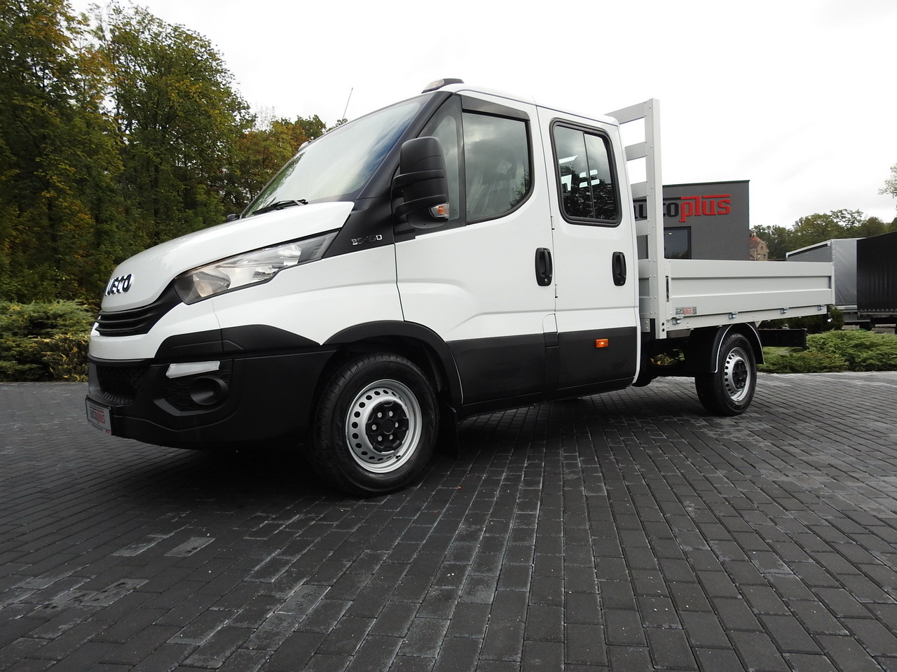 Leasing IVECO DAILY 35S15 STAKE BODY DOUBLE CABIN DOKA 7 SEATS AIR CONDITIONING 150HP IVECO DAILY 35S15 STAKE BODY DOUBLE CABIN DOKA 7 SEATS AIR CONDITIONING 150HP: afbeelding 19 Leasing IVECO DAILY 35S15 STAKE BODY DOUBLE CABIN DOKA 7 SEATS AIR CONDITIONING 150HP IVECO DAILY 35S15 STAKE BODY DOUBLE CABIN DOKA 7 SEATS AIR CONDITIONING 150HP: afbeelding 19