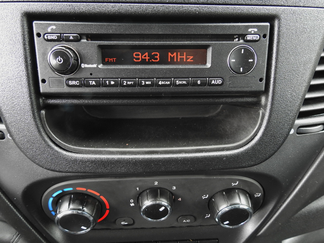 Leasing IVECO DAILY 35S15 STAKE BODY DOUBLE CABIN DOKA 7 SEATS AIR CONDITIONING 150HP IVECO DAILY 35S15 STAKE BODY DOUBLE CABIN DOKA 7 SEATS AIR CONDITIONING 150HP: afbeelding 35 Leasing IVECO DAILY 35S15 STAKE BODY DOUBLE CABIN DOKA 7 SEATS AIR CONDITIONING 150HP IVECO DAILY 35S15 STAKE BODY DOUBLE CABIN DOKA 7 SEATS AIR CONDITIONING 150HP: afbeelding 35