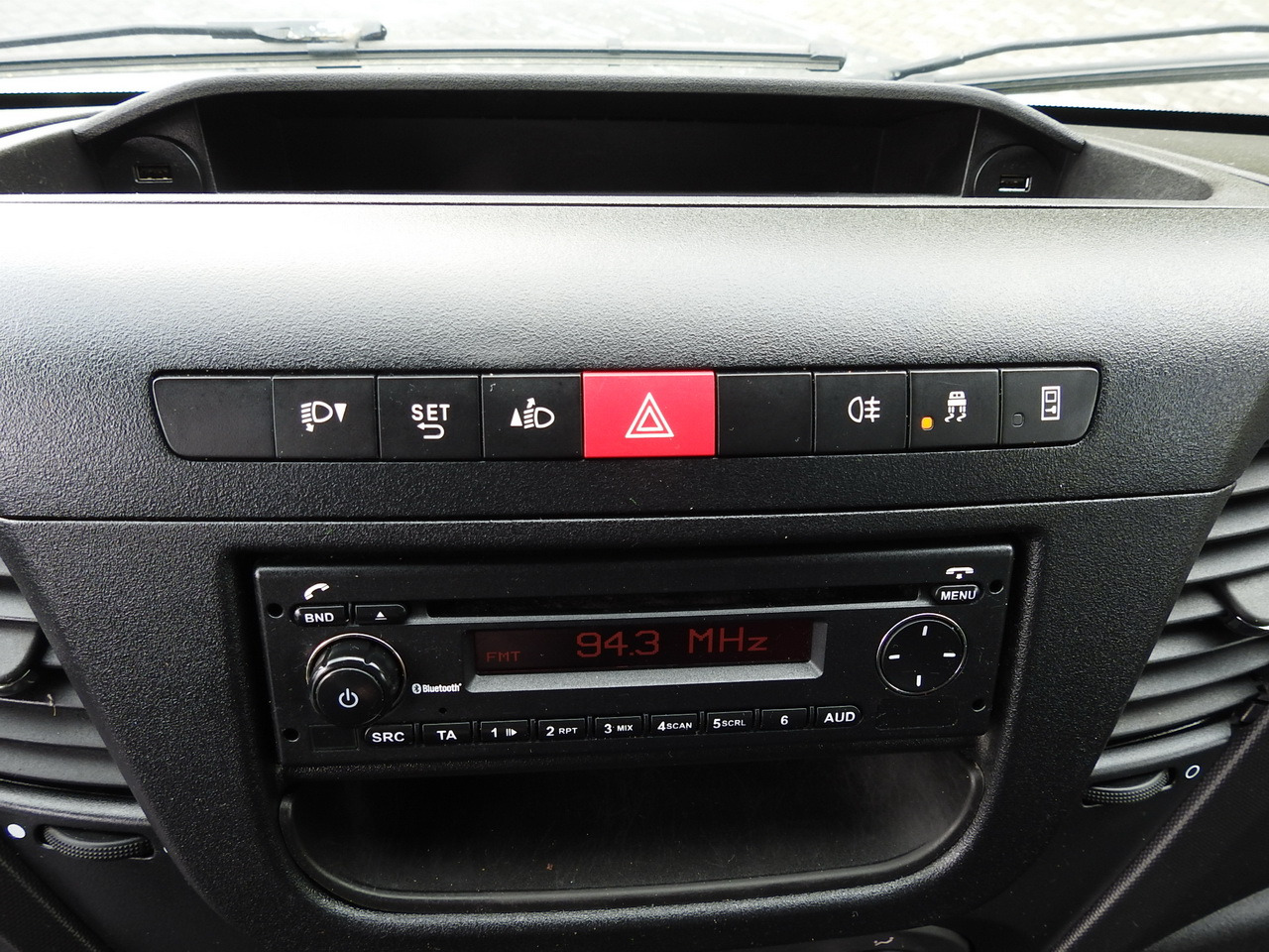 Leasing IVECO DAILY 35S15 STAKE BODY DOUBLE CABIN DOKA 7 SEATS AIR CONDITIONING 150HP IVECO DAILY 35S15 STAKE BODY DOUBLE CABIN DOKA 7 SEATS AIR CONDITIONING 150HP: afbeelding 34 Leasing IVECO DAILY 35S15 STAKE BODY DOUBLE CABIN DOKA 7 SEATS AIR CONDITIONING 150HP IVECO DAILY 35S15 STAKE BODY DOUBLE CABIN DOKA 7 SEATS AIR CONDITIONING 150HP: afbeelding 34