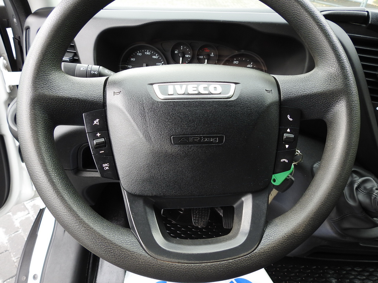 Leasing IVECO DAILY 35S15 STAKE BODY DOUBLE CABIN DOKA 7 SEATS AIR CONDITIONING 150HP IVECO DAILY 35S15 STAKE BODY DOUBLE CABIN DOKA 7 SEATS AIR CONDITIONING 150HP: afbeelding 28 Leasing IVECO DAILY 35S15 STAKE BODY DOUBLE CABIN DOKA 7 SEATS AIR CONDITIONING 150HP IVECO DAILY 35S15 STAKE BODY DOUBLE CABIN DOKA 7 SEATS AIR CONDITIONING 150HP: afbeelding 28