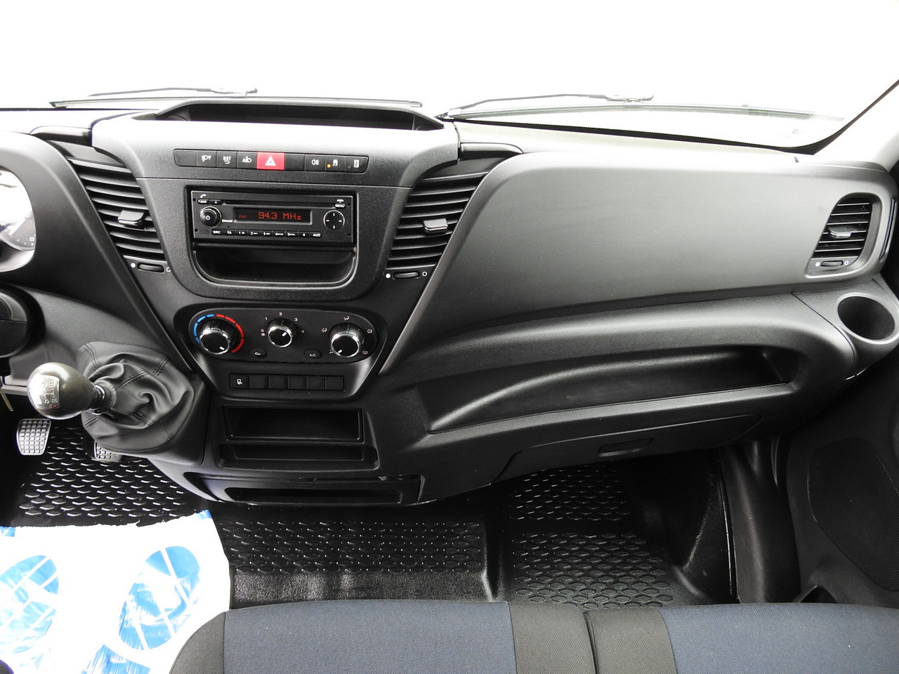 Leasing IVECO DAILY 35S15 STAKE BODY DOUBLE CABIN DOKA 7 SEATS AIR CONDITIONING 150HP IVECO DAILY 35S15 STAKE BODY DOUBLE CABIN DOKA 7 SEATS AIR CONDITIONING 150HP: afbeelding 32 Leasing IVECO DAILY 35S15 STAKE BODY DOUBLE CABIN DOKA 7 SEATS AIR CONDITIONING 150HP IVECO DAILY 35S15 STAKE BODY DOUBLE CABIN DOKA 7 SEATS AIR CONDITIONING 150HP: afbeelding 32