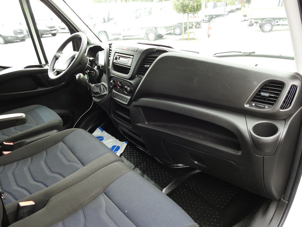 Leasing IVECO DAILY 35S15 STAKE BODY DOUBLE CABIN DOKA 7 SEATS AIR CONDITIONING 150HP IVECO DAILY 35S15 STAKE BODY DOUBLE CABIN DOKA 7 SEATS AIR CONDITIONING 150HP: afbeelding 39 Leasing IVECO DAILY 35S15 STAKE BODY DOUBLE CABIN DOKA 7 SEATS AIR CONDITIONING 150HP IVECO DAILY 35S15 STAKE BODY DOUBLE CABIN DOKA 7 SEATS AIR CONDITIONING 150HP: afbeelding 39