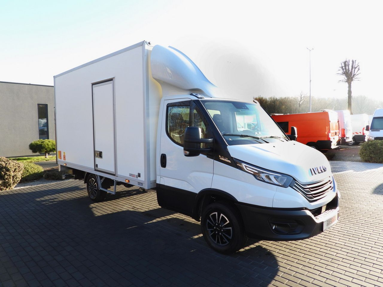 IVECO DAILY 35S16 LIFT 8 PALLETS CRUISE CONTROL LED LIGHTS AUTOMATIC TRANSMISSION HI-MATIC AIR CONDITIONING 160HP - Bestelwagen gesloten laadbak: afbeelding 4 IVECO DAILY 35S16 LIFT 8 PALLETS CRUISE CONTROL LED LIGHTS AUTOMATIC TRANSMISSION HI-MATIC AIR CONDITIONING 160HP - Bestelwagen gesloten laadbak: afbeelding 4