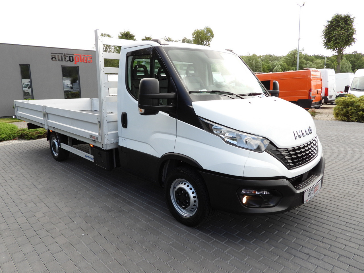 IVECO DAILY 35S16 STAKE BODY 10 PALLETS CRUISE CONTROL AIR CONDITIONING  160HP - Bestelwagen met open laadbak: afbeelding 4 IVECO DAILY 35S16 STAKE BODY 10 PALLETS CRUISE CONTROL AIR CONDITIONING  160HP - Bestelwagen met open laadbak: afbeelding 4