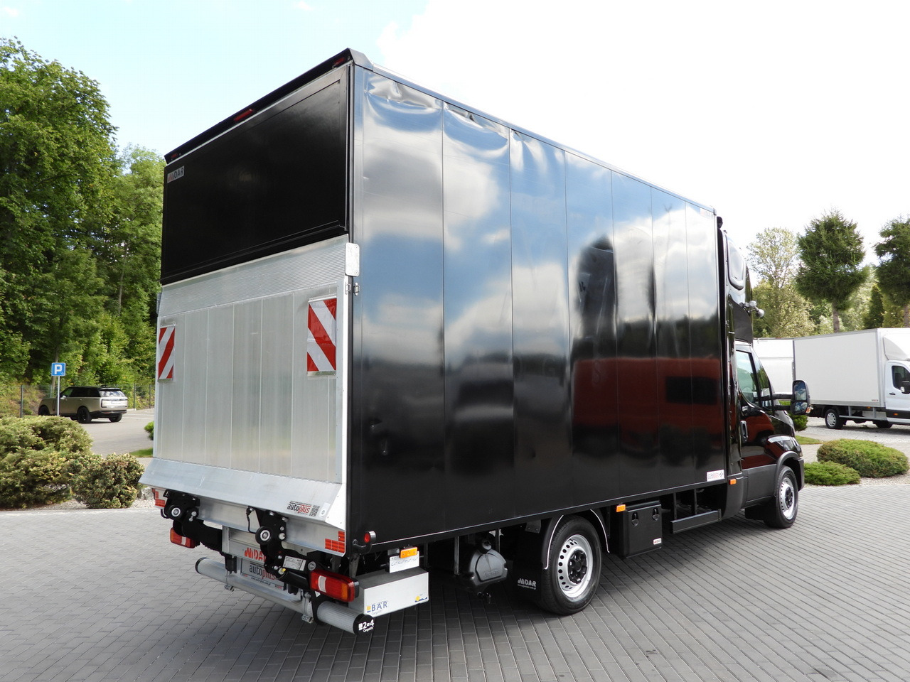 IVECO DAILY 35S18 BOX LIFT 8 PALLETS WEBASTO CRUISE CONTROL NAVIGATION LED LIGHTS PNEUMATICS AIR CONDITIONING 180HP - Bestelwagen gesloten laadbak: afbeelding 3 IVECO DAILY 35S18 BOX LIFT 8 PALLETS WEBASTO CRUISE CONTROL NAVIGATION LED LIGHTS PNEUMATICS AIR CONDITIONING 180HP - Bestelwagen gesloten laadbak: afbeelding 3