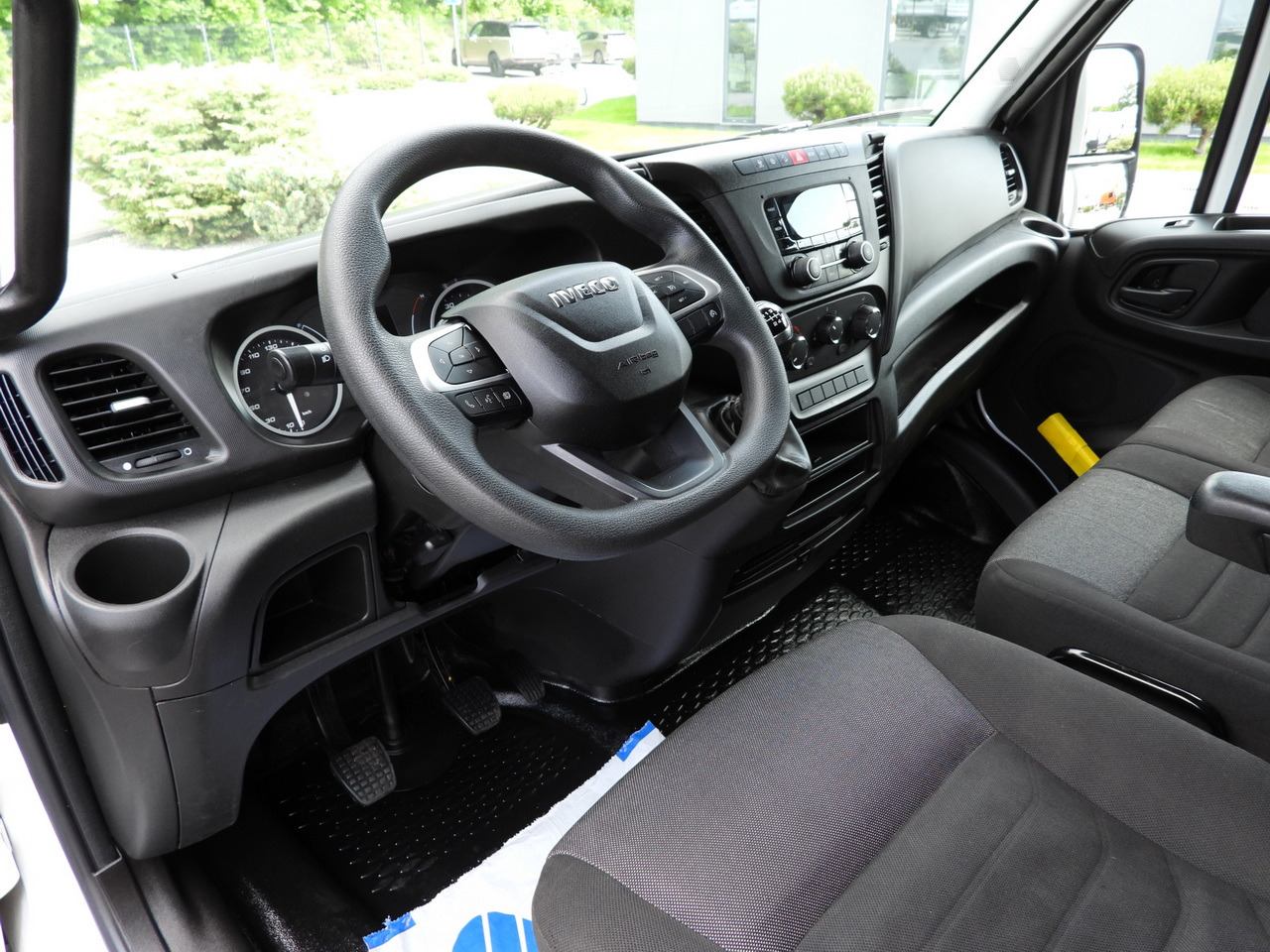 IVECO DAILY 35S18 TARPAULIN 10 PALLETS CRUISE CONTROL LED LIGHTS AIR CONDITIONING 180HP - Huifzeil bedrijfswagen: afbeelding 2 IVECO DAILY 35S18 TARPAULIN 10 PALLETS CRUISE CONTROL LED LIGHTS AIR CONDITIONING 180HP - Huifzeil bedrijfswagen: afbeelding 2