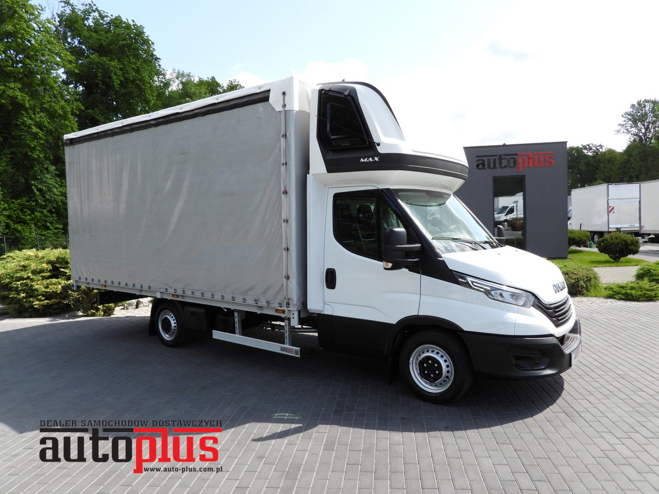 IVECO DAILY 35S18 TARPAULIN 10 PALLETS CRUISE CONTROL LED LIGHTS AIR CONDITIONING 180HP - Huifzeil bedrijfswagen: afbeelding 1 IVECO DAILY 35S18 TARPAULIN 10 PALLETS CRUISE CONTROL LED LIGHTS AIR CONDITIONING 180HP - Huifzeil bedrijfswagen: afbeelding 1