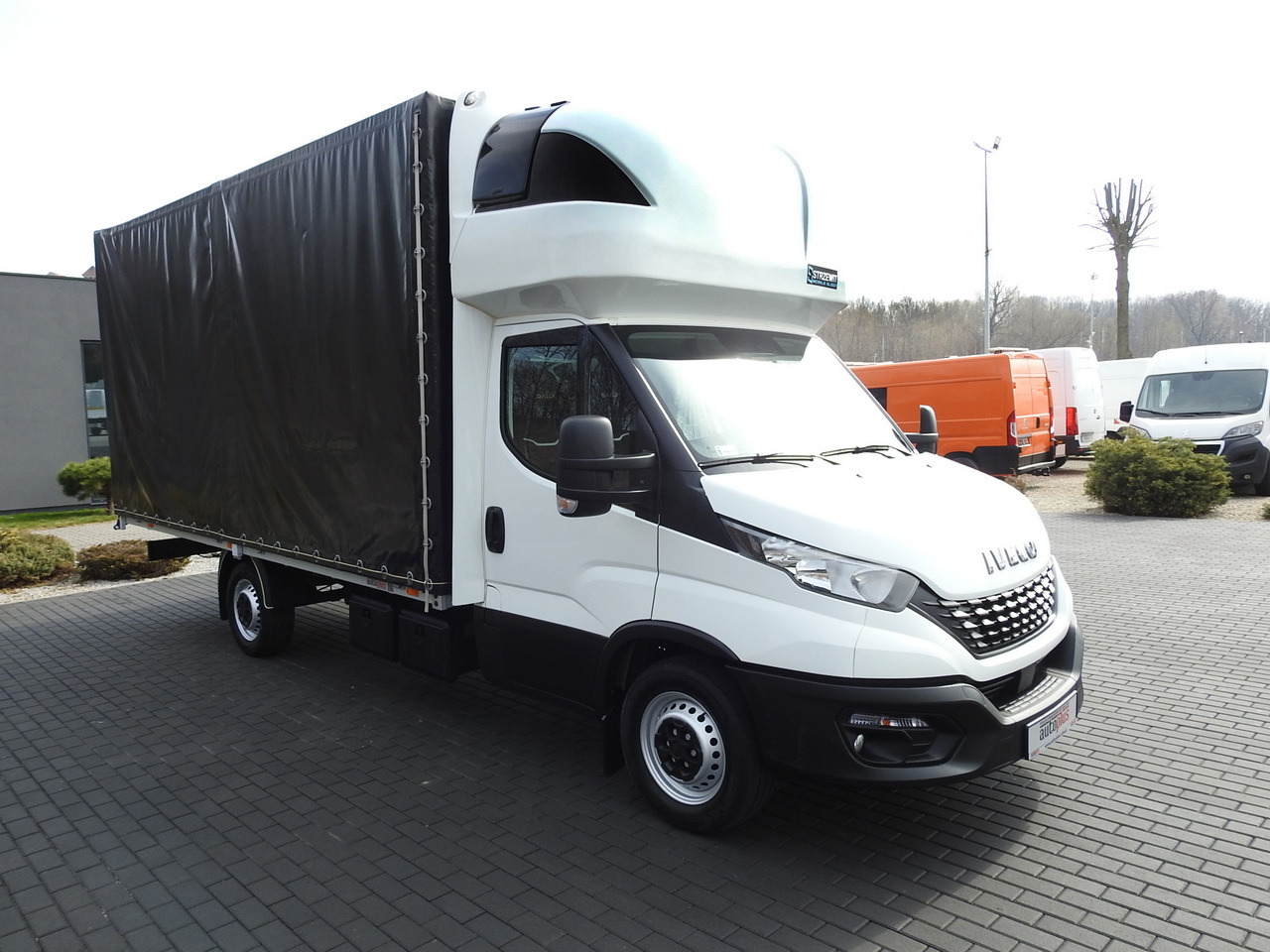 IVECO DAILY 35S18 TARPAULIN 10 PALLETS WEBASTO CRUISE CONTROL AIR CONDITIONING 180HP - Huifzeil bedrijfswagen: afbeelding 4 IVECO DAILY 35S18 TARPAULIN 10 PALLETS WEBASTO CRUISE CONTROL AIR CONDITIONING 180HP - Huifzeil bedrijfswagen: afbeelding 4