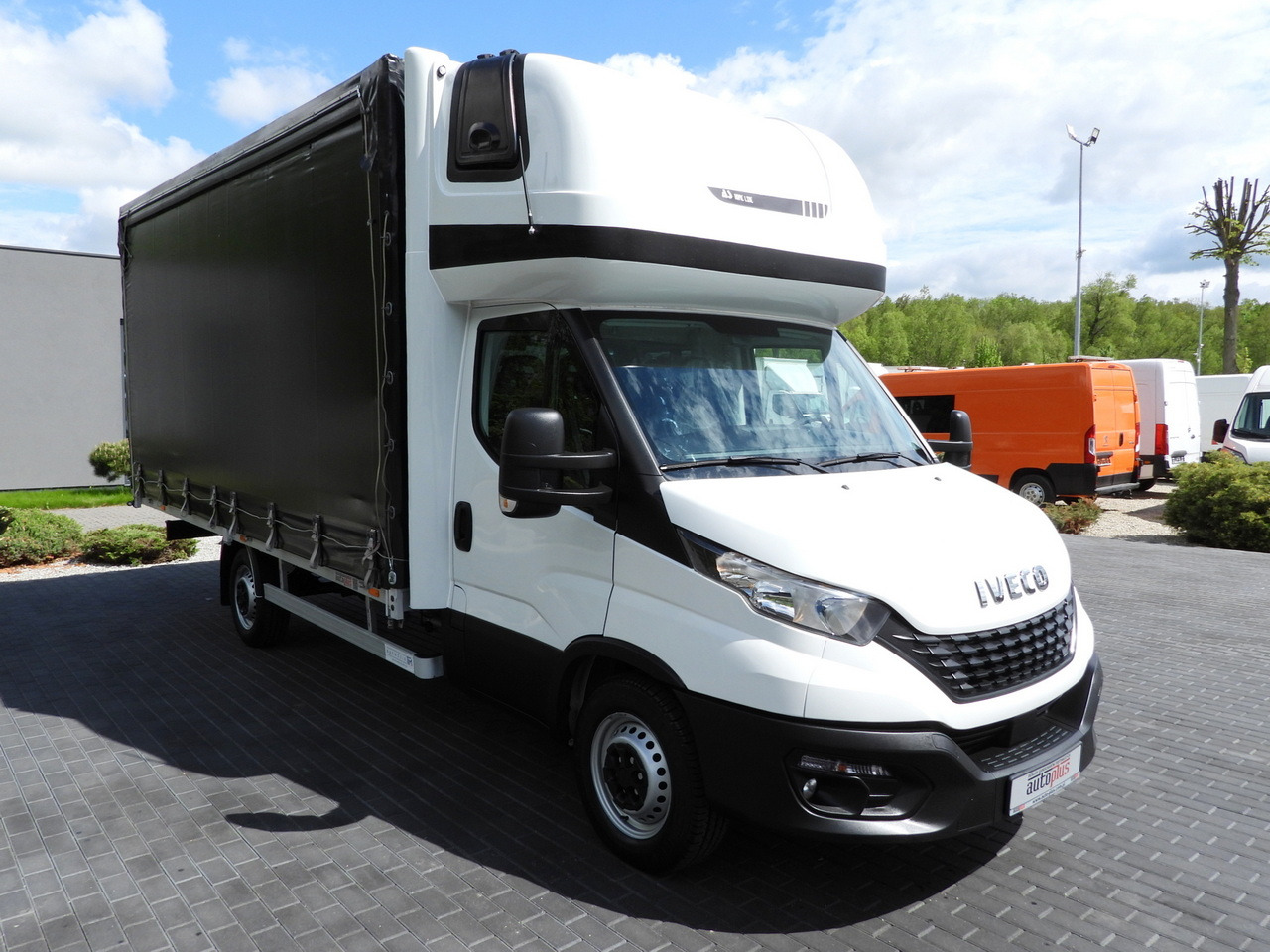 IVECO DAILY 35S18 TARPAULIN 10 PALLETS WEBASTO CRUISE CONTROL AIR CONDITIONING 180HP - Huifzeil bedrijfswagen: afbeelding 4 IVECO DAILY 35S18 TARPAULIN 10 PALLETS WEBASTO CRUISE CONTROL AIR CONDITIONING 180HP - Huifzeil bedrijfswagen: afbeelding 4