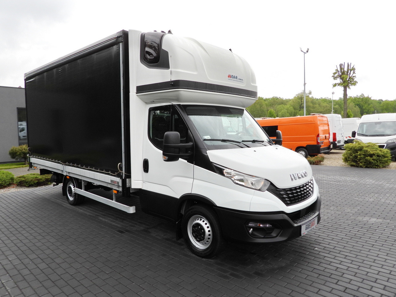 IVECO DAILY 35S18 TARPAULIN 10 PALLETS WEBASTO CRUISE CONTROL AIR CONDITIONING 180HP - Huifzeil bedrijfswagen: afbeelding 4 IVECO DAILY 35S18 TARPAULIN 10 PALLETS WEBASTO CRUISE CONTROL AIR CONDITIONING 180HP - Huifzeil bedrijfswagen: afbeelding 4