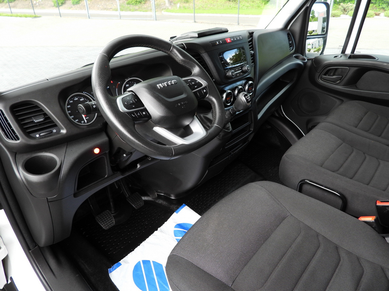 IVECO DAILY 35S18 TARPAULIN LIFT 8 PALLETS WEBASTO CRUISE CONTROL AIR CONDITIONING 180HP - Huifzeil bedrijfswagen: afbeelding 2 IVECO DAILY 35S18 TARPAULIN LIFT 8 PALLETS WEBASTO CRUISE CONTROL AIR CONDITIONING 180HP - Huifzeil bedrijfswagen: afbeelding 2