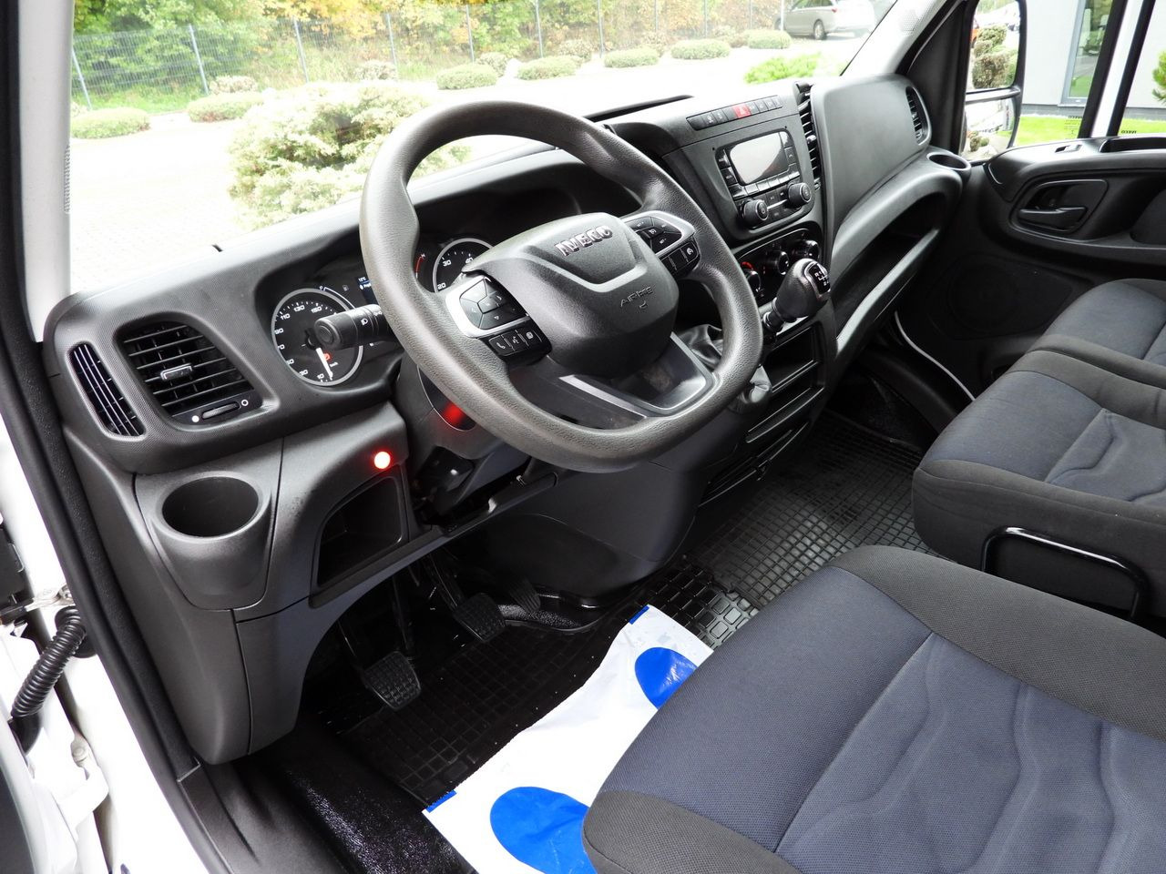 IVECO DAILY 35S18 TARPAULIN LIFT 8 PALLETS WEBASTO CRUISE CONTROL AIR CONDITIONING 180HP - Huifzeil bedrijfswagen: afbeelding 2 IVECO DAILY 35S18 TARPAULIN LIFT 8 PALLETS WEBASTO CRUISE CONTROL AIR CONDITIONING 180HP - Huifzeil bedrijfswagen: afbeelding 2