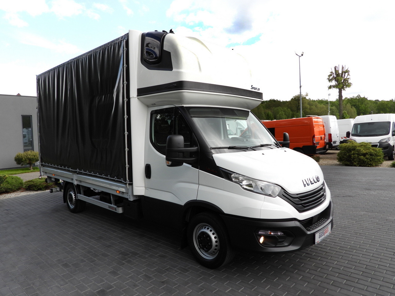 IVECO DAILY 35S18 TARPAULIN LIFT 8 PALLETS WEBASTO CRUISE CONTROL AIR CONDITIONING 180HP - Huifzeil bedrijfswagen: afbeelding 4 IVECO DAILY 35S18 TARPAULIN LIFT 8 PALLETS WEBASTO CRUISE CONTROL AIR CONDITIONING 180HP - Huifzeil bedrijfswagen: afbeelding 4