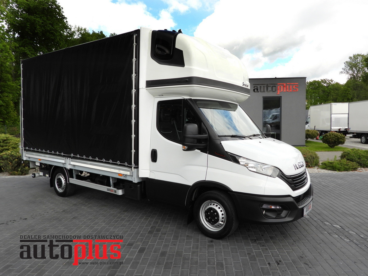 IVECO DAILY 35S18 TARPAULIN LIFT 8 PALLETS WEBASTO CRUISE CONTROL AIR CONDITIONING 180HP - Huifzeil bedrijfswagen: afbeelding 1 IVECO DAILY 35S18 TARPAULIN LIFT 8 PALLETS WEBASTO CRUISE CONTROL AIR CONDITIONING 180HP - Huifzeil bedrijfswagen: afbeelding 1