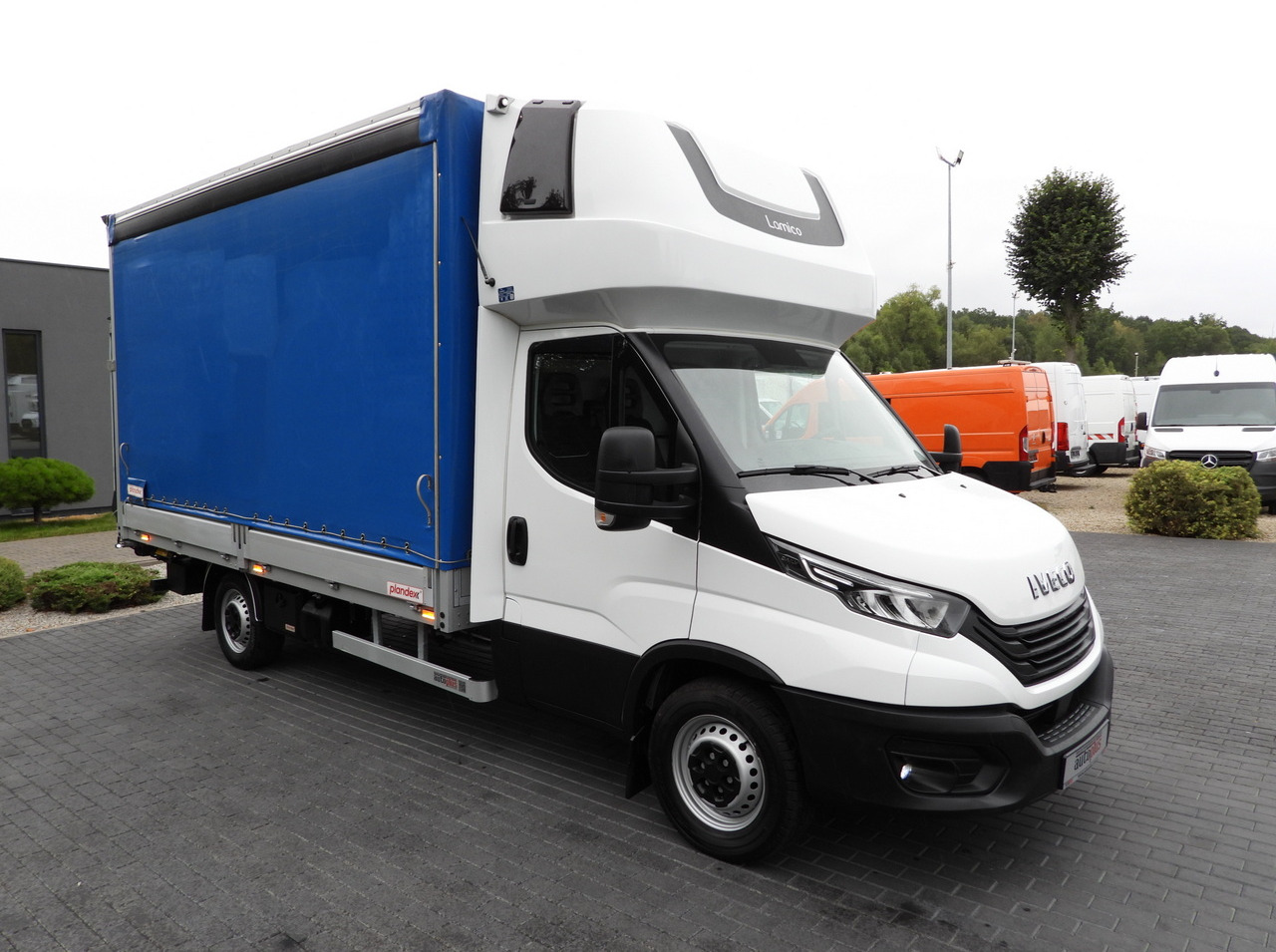 IVECO DAILY 35S18 TARPAULIN LIFT 8 PALLETS WEBASTO CRUISE CONTROL LED LIGHTS AIR CONDITIONING 180HP - Huifzeil bedrijfswagen: afbeelding 4 IVECO DAILY 35S18 TARPAULIN LIFT 8 PALLETS WEBASTO CRUISE CONTROL LED LIGHTS AIR CONDITIONING 180HP - Huifzeil bedrijfswagen: afbeelding 4