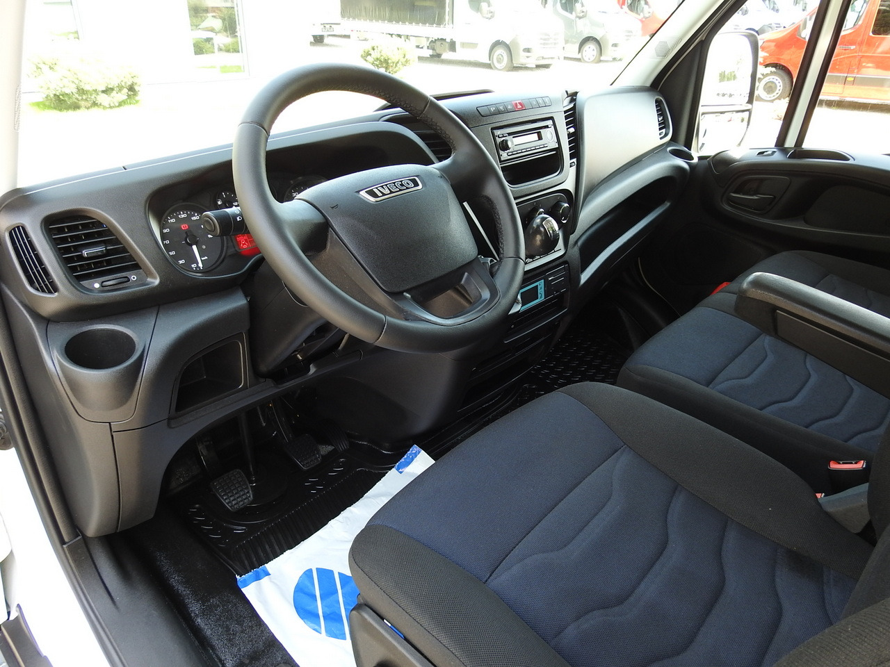 IVECO DAILY 50C15 REGRIGERATOR BOX -5*C POWER SUPPLY 230V AIR CONDITIONING TWIN WHEELS 150HP - Koelwagen: afbeelding 2 IVECO DAILY 50C15 REGRIGERATOR BOX -5*C POWER SUPPLY 230V AIR CONDITIONING TWIN WHEELS 150HP - Koelwagen: afbeelding 2