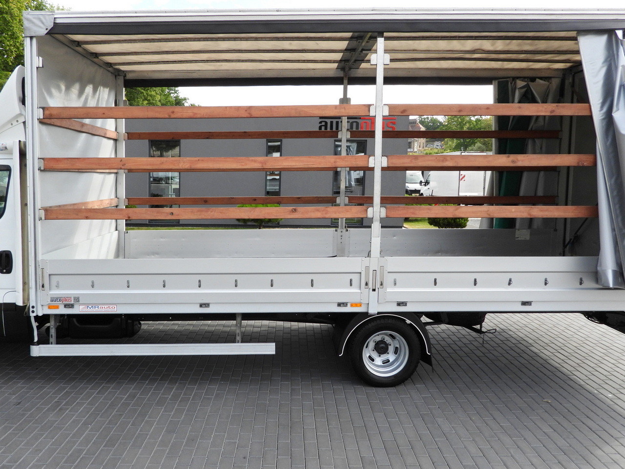 Leasing IVECO DAILY 50C15 TARPAULIN 12 PALLETS CRUISE CONTROL TWIN WHEELS AIR CONDITIONING  150HP IVECO DAILY 50C15 TARPAULIN 12 PALLETS CRUISE CONTROL TWIN WHEELS AIR CONDITIONING  150HP: afbeelding 28 Leasing IVECO DAILY 50C15 TARPAULIN 12 PALLETS CRUISE CONTROL TWIN WHEELS AIR CONDITIONING  150HP IVECO DAILY 50C15 TARPAULIN 12 PALLETS CRUISE CONTROL TWIN WHEELS AIR CONDITIONING  150HP: afbeelding 28