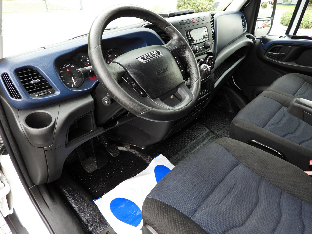 IVECO DAILY 50C15 TARPAULIN 12 PALLETS CRUISE CONTROL TWIN WHEELS AIR CONDITIONING  150HP - Huifzeil bedrijfswagen: afbeelding 2 IVECO DAILY 50C15 TARPAULIN 12 PALLETS CRUISE CONTROL TWIN WHEELS AIR CONDITIONING  150HP - Huifzeil bedrijfswagen: afbeelding 2