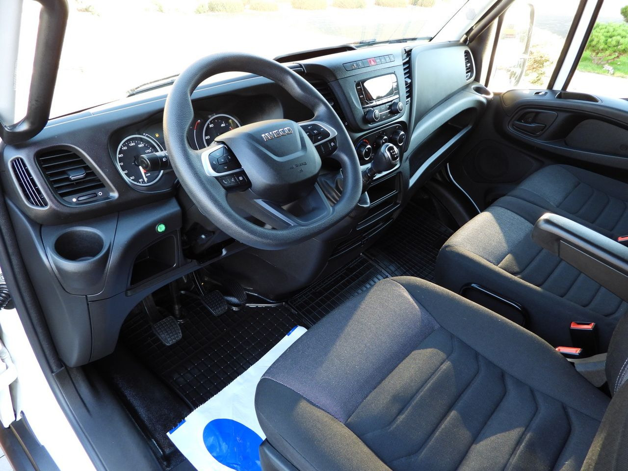 IVECO DAILY 50C16 TARPAULIN 10 PALLETS CRUISE CONTROL TWIN WHEELS AIR CONDITIONING 160HP - Huifzeil bedrijfswagen: afbeelding 2 IVECO DAILY 50C16 TARPAULIN 10 PALLETS CRUISE CONTROL TWIN WHEELS AIR CONDITIONING 160HP - Huifzeil bedrijfswagen: afbeelding 2