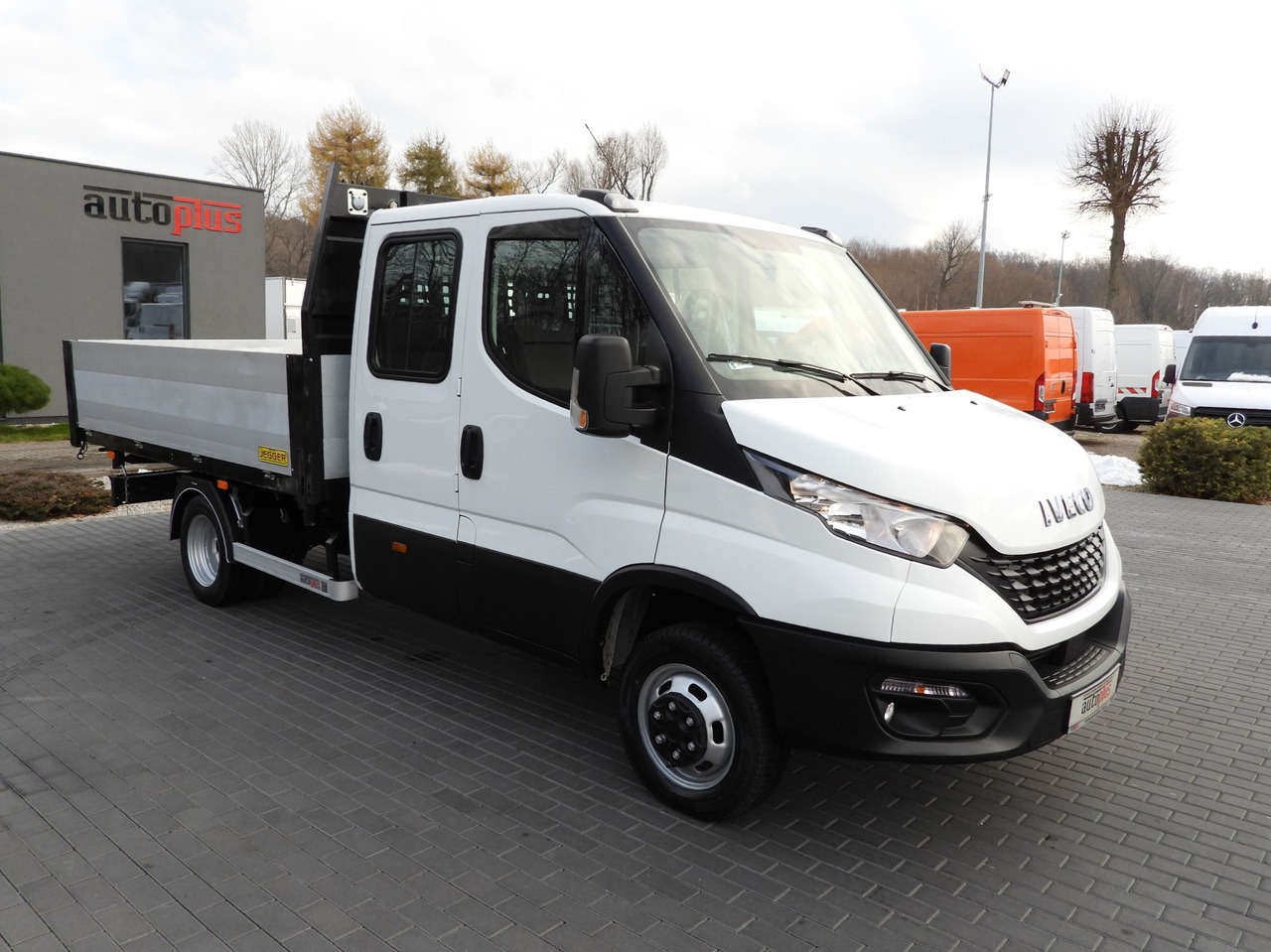 IVECO DAILY 50C16 THREE-WAY TIPPER DOUBLE CABIN DOKA 6 SEATS CRUISE CONTROL PNEUMATICS TWIN WHEELS AIR CONDITIONING 160HP - Kipper bestelwagen: afbeelding 4 IVECO DAILY 50C16 THREE-WAY TIPPER DOUBLE CABIN DOKA 6 SEATS CRUISE CONTROL PNEUMATICS TWIN WHEELS AIR CONDITIONING 160HP - Kipper bestelwagen: afbeelding 4