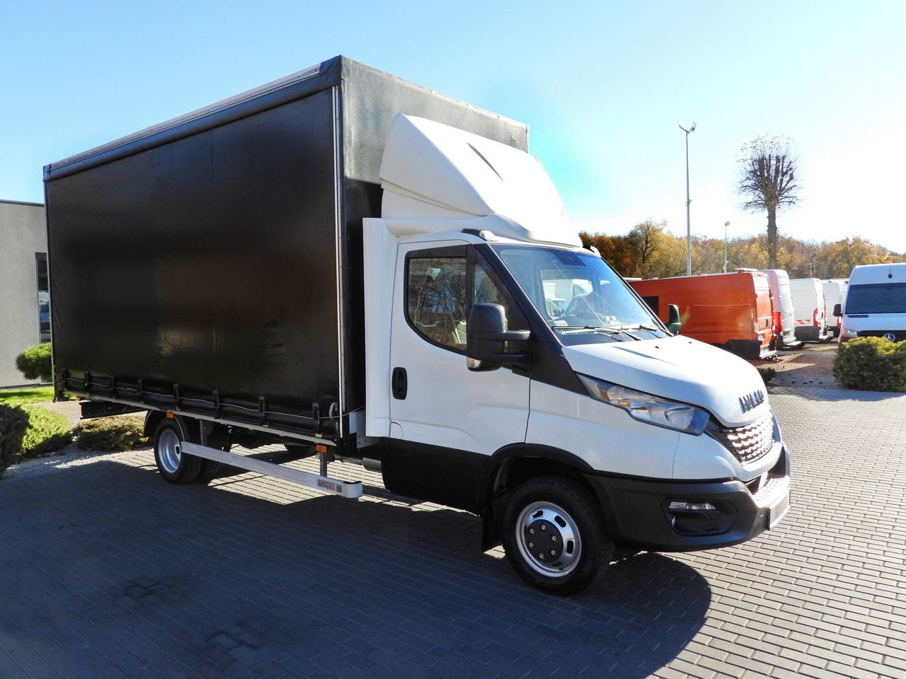 IVECO DAILY 50C17 TARPAULIN 10 PALLETS CRUISE CONTROL TWIN WHEELS AIR CONDITIONING 180HP - Huifzeil bedrijfswagen: afbeelding 4 IVECO DAILY 50C17 TARPAULIN 10 PALLETS CRUISE CONTROL TWIN WHEELS AIR CONDITIONING 180HP - Huifzeil bedrijfswagen: afbeelding 4