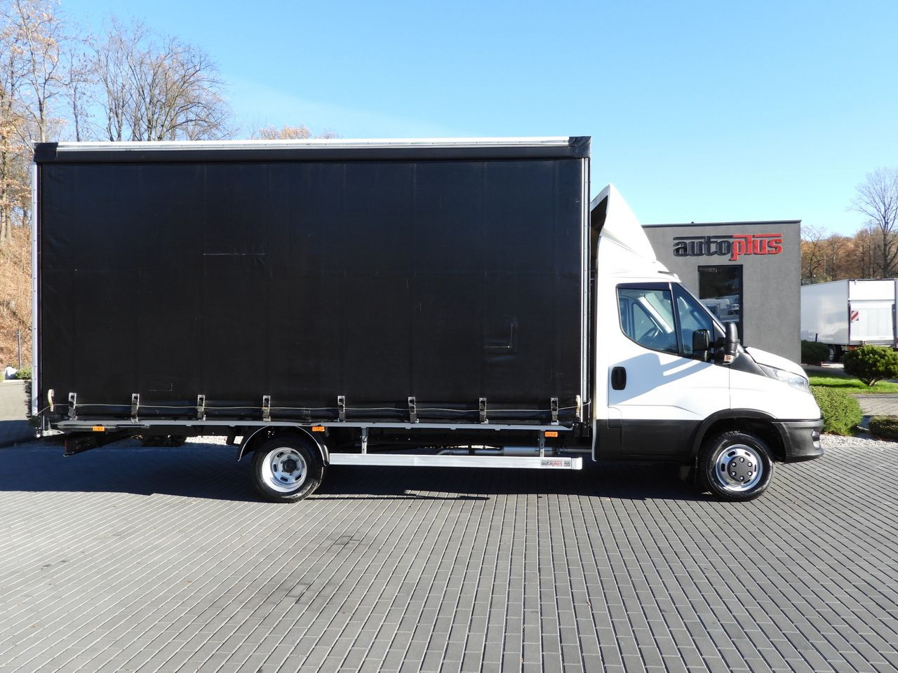 Huifzeil bedrijfswagen IVECO DAILY 50C17 TARPAULIN 10 PALLETS CRUISE CONTROL TWIN WHEELS AIR CONDITIONING 180HP: afbeelding 7 Huifzeil bedrijfswagen IVECO DAILY 50C17 TARPAULIN 10 PALLETS CRUISE CONTROL TWIN WHEELS AIR CONDITIONING 180HP: afbeelding 7