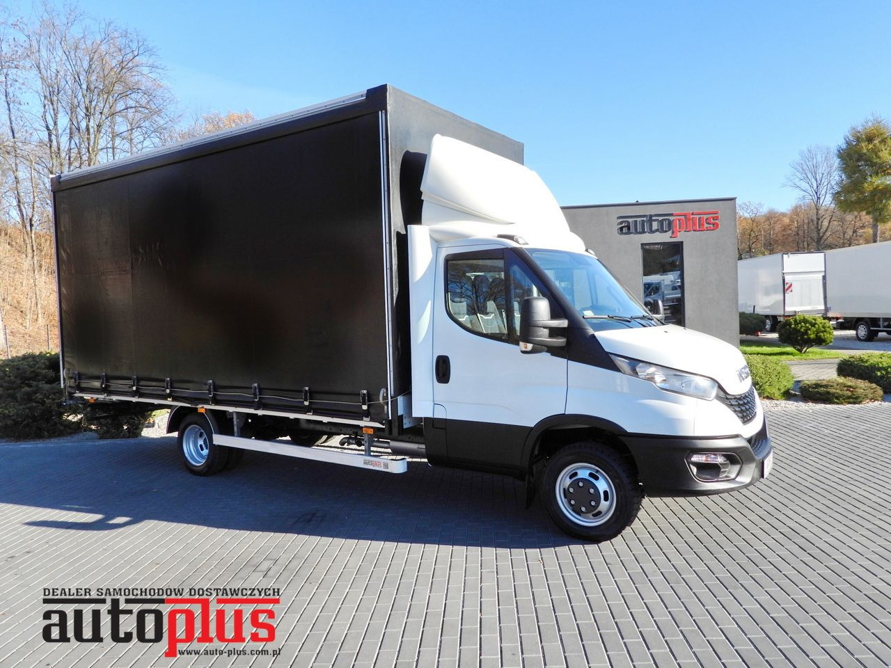 IVECO DAILY 50C17 TARPAULIN 10 PALLETS CRUISE CONTROL TWIN WHEELS AIR CONDITIONING 180HP - Huifzeil bedrijfswagen: afbeelding 1 IVECO DAILY 50C17 TARPAULIN 10 PALLETS CRUISE CONTROL TWIN WHEELS AIR CONDITIONING 180HP - Huifzeil bedrijfswagen: afbeelding 1